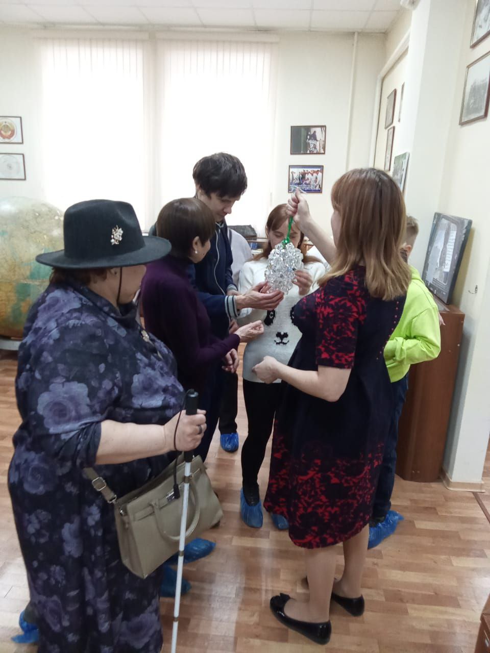 Южноуральская группа Общества слепых посетила краеведческий музей