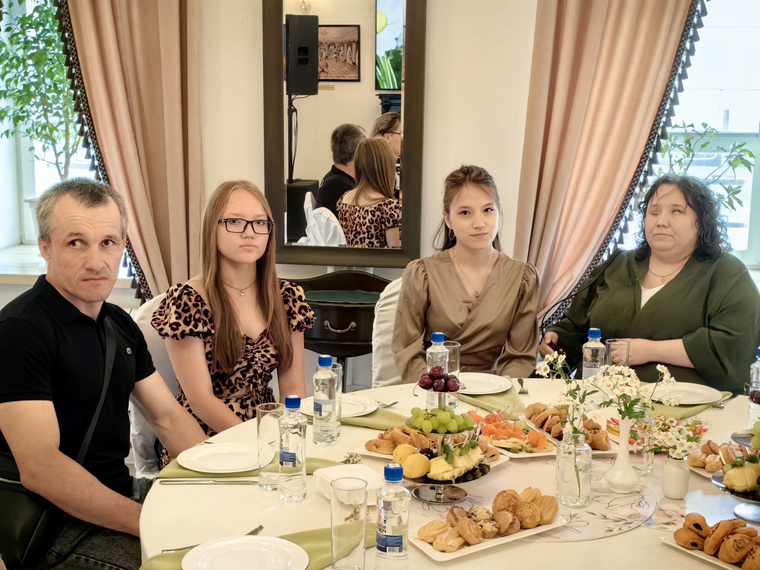 Негаданно, нежданно: семья из Усть-Катава стала гостями торжественного приёма Законодательного собрания Челябинской области