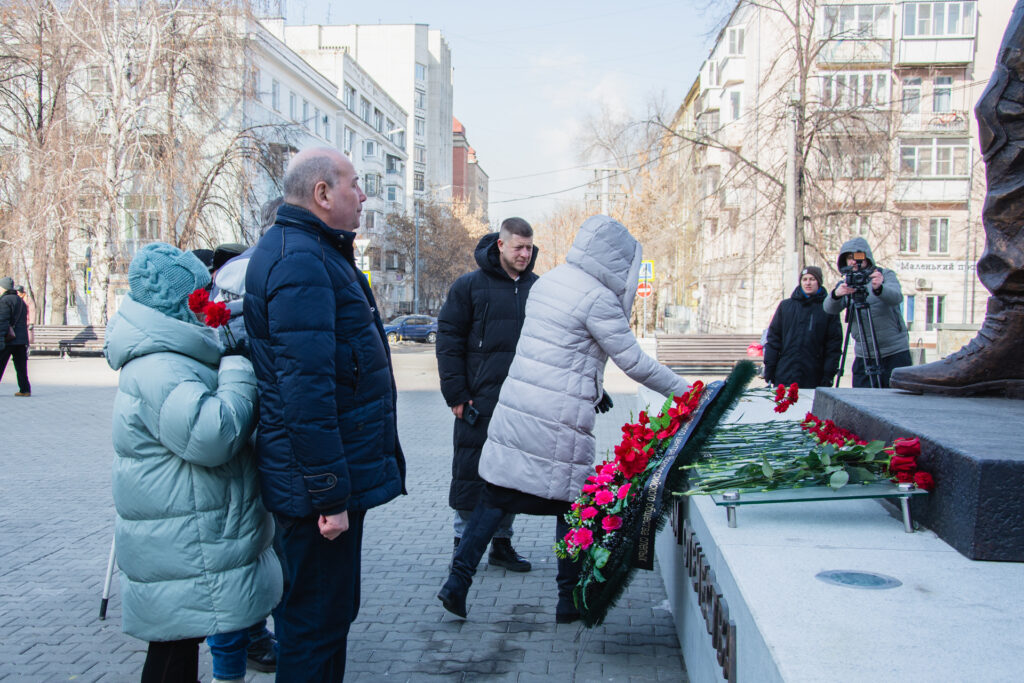 возложение венка к памятнику героям сво