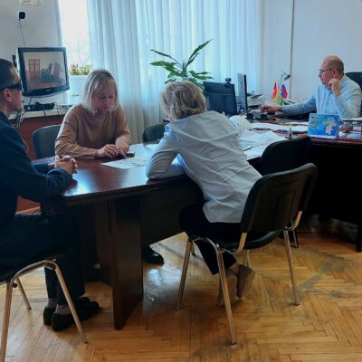 Представителя ЧООО ВОС обсудили благоустройство и доступность территории  с главой Центрального района Челябинска
