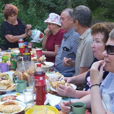 Хиты прошлого, живое общение и шашлыки — члены Озёрской МО ВОС отдохнули на базе «Коксохим»