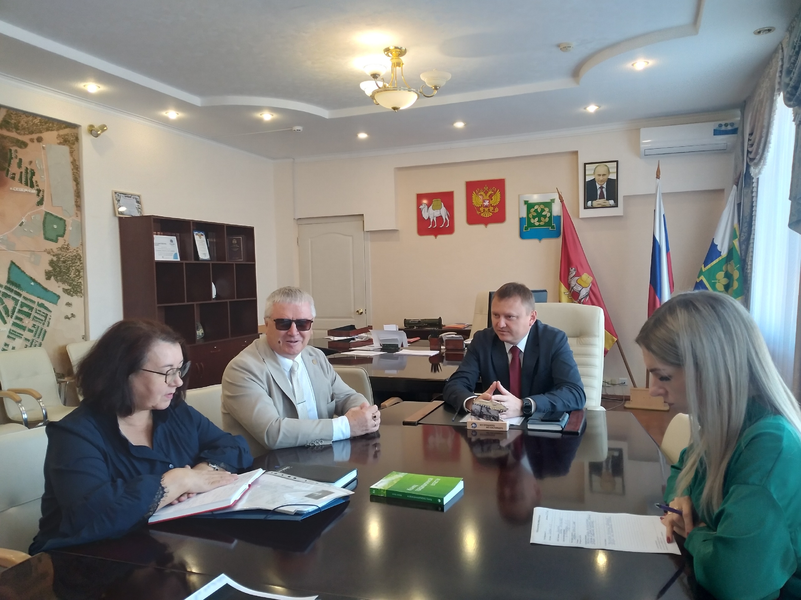 Председатель Чебаркульской МО ВОС Виктор Кушлаков встретился с главой округа
