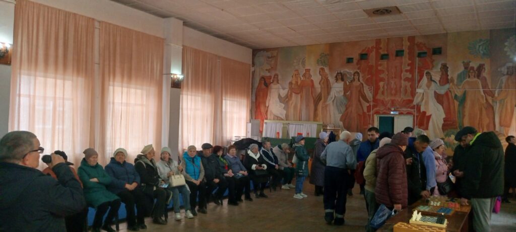 общая фотография помещения и участников фестиваля