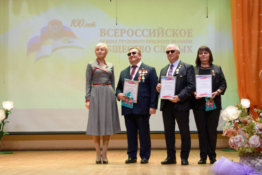 уполномоченный по правам человека награждает почетными грамотами