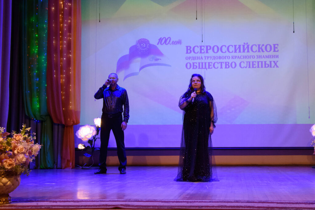 выступают вокалисты ЧОРКСЦ ВОС