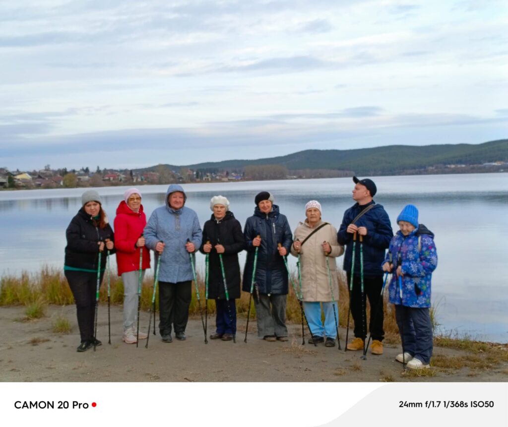 общая фотография у воды