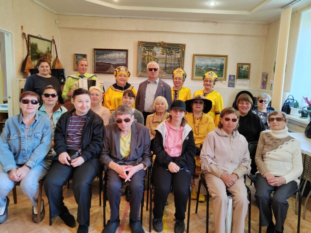 общее фото зрителей и артистов