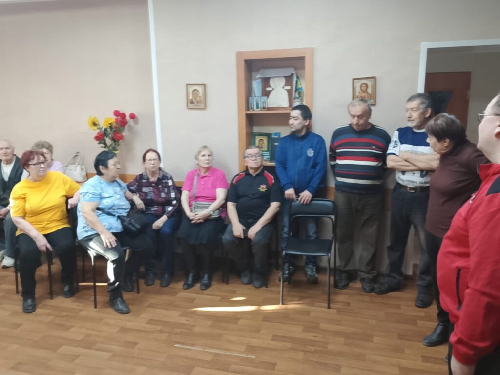 участники мероприятия собрались в общий круг