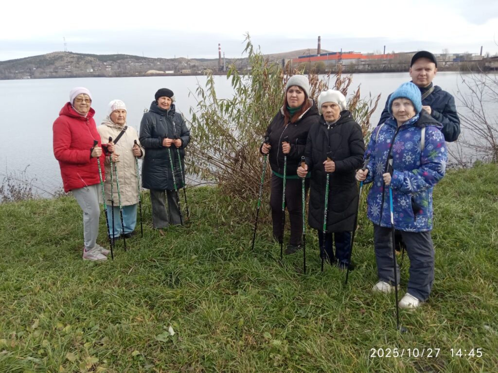 у воды воздух чист и еще зелёная травка
