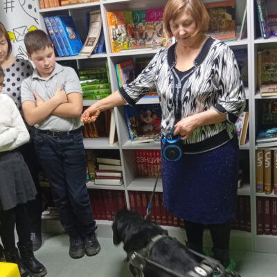 «День понимания» в городской библиотеке: встреча школьников с председателем Верхнеуфалейской МО ВОС