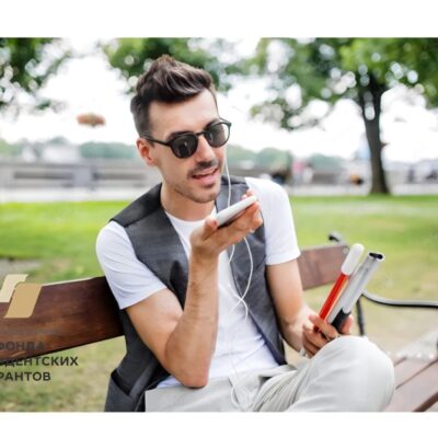 «Смартфон – в помощь!»: в ЧОРКСЦ ВОС продолжается обучение незрячих и слабовидящих людей работе со смартфоном