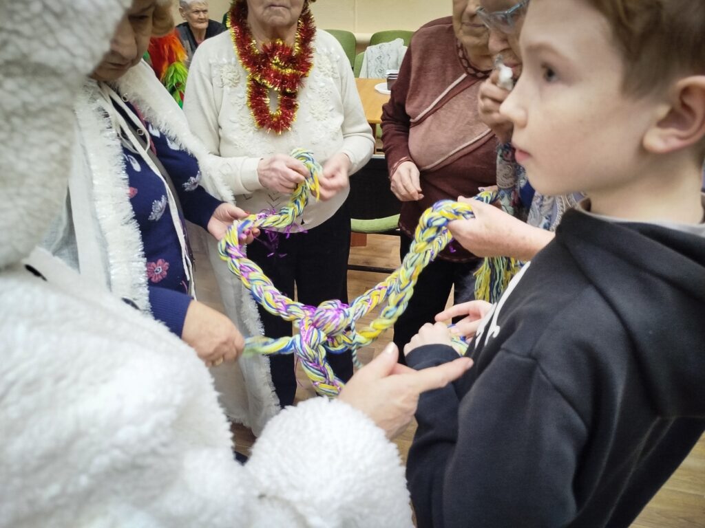 ребята выполняют задание