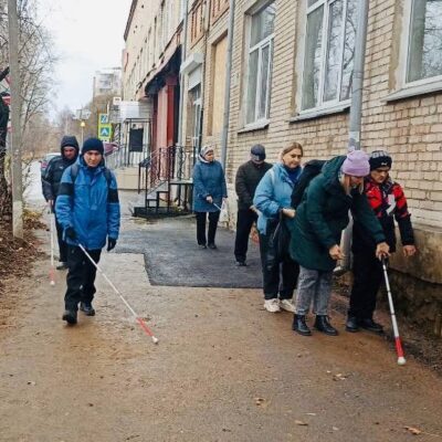 В Златоустовской МО ВОС прошли обучающие курсы по ориентированию на местности с помощью трости.