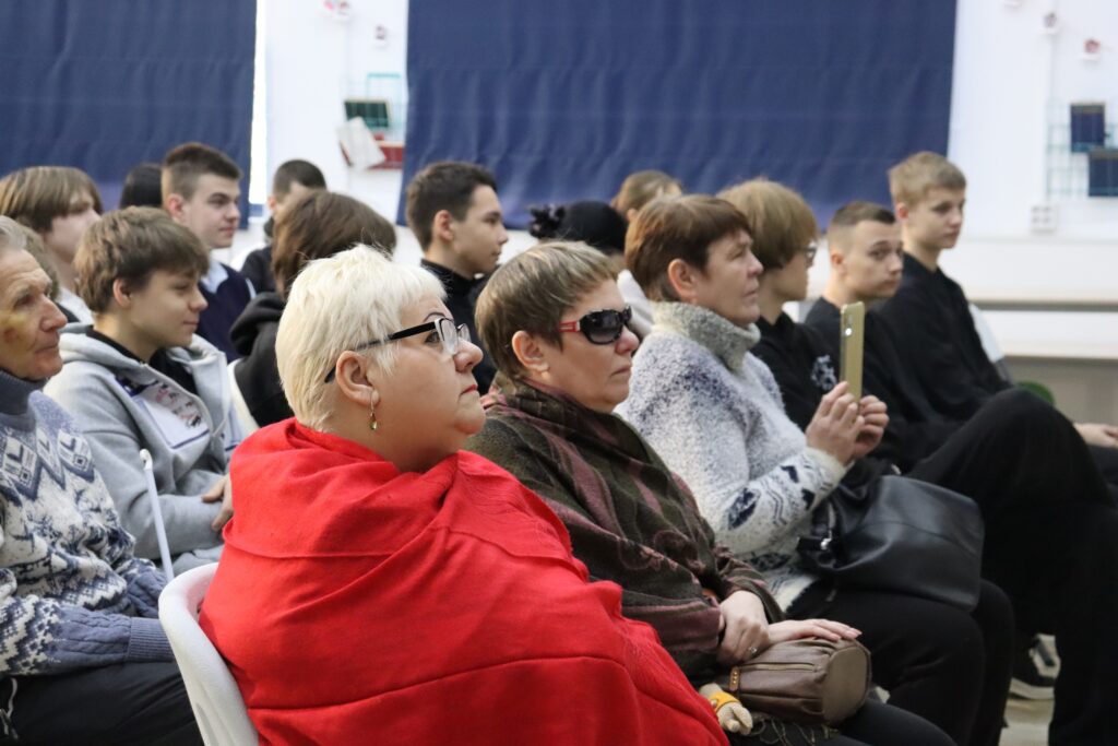 зрители в зале