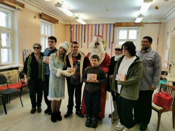 Новогодняя акция «Волшебство без границ» подарила радость детям с нарушением зрения в Озёрске