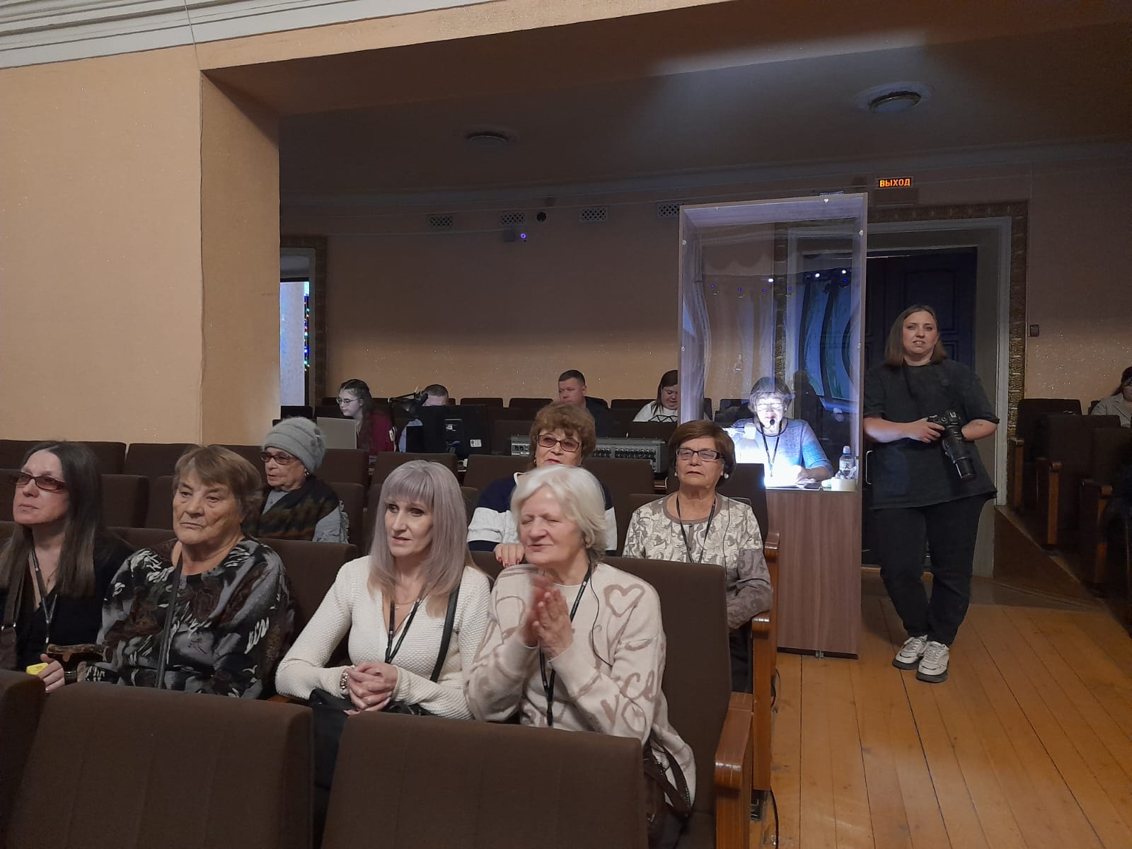 В Копейске запустили тифлокомментирование: теперь незрячие горожане могут «смотреть» праздники