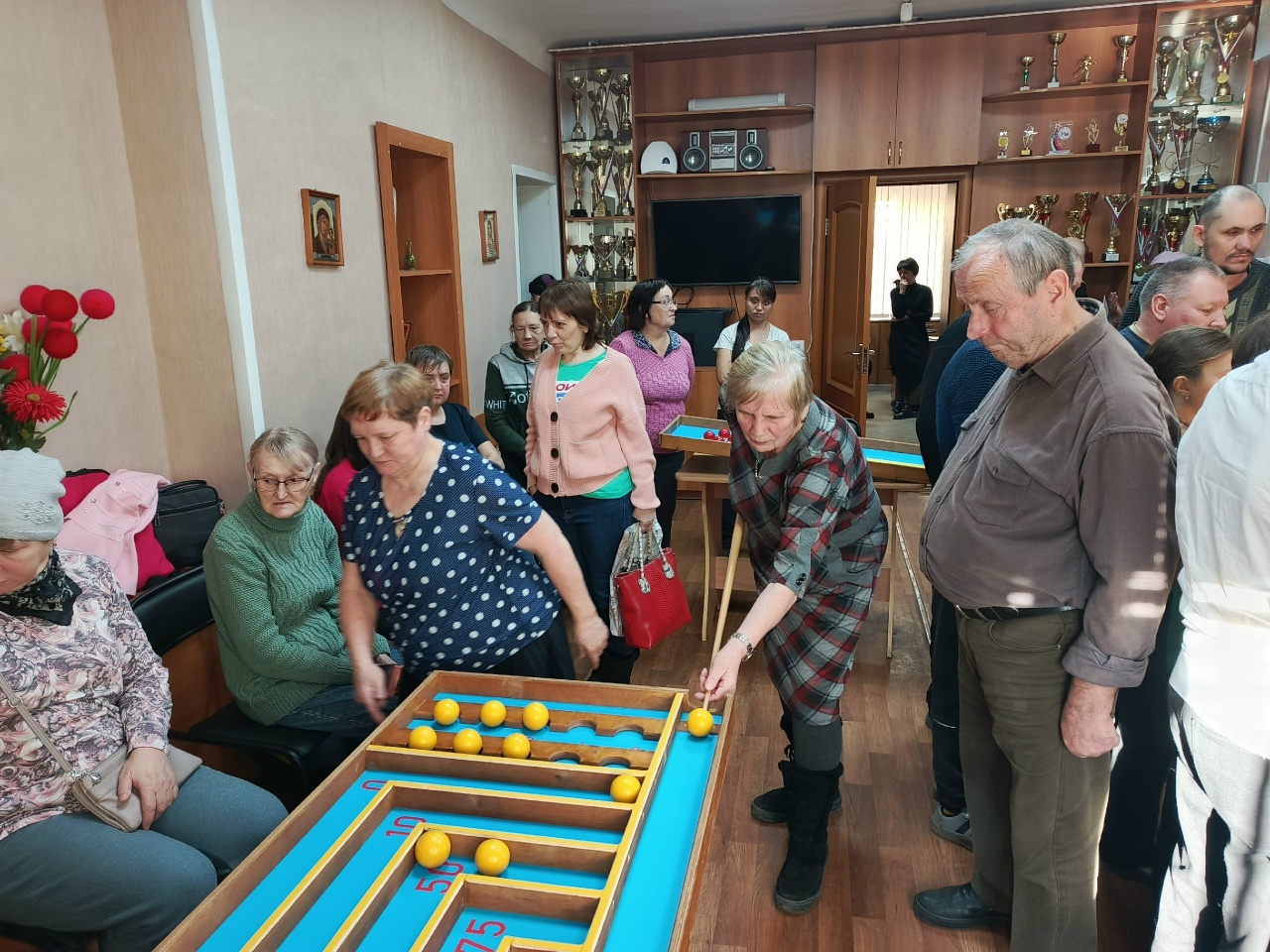 участники соревнований ссостязаются на ловкость