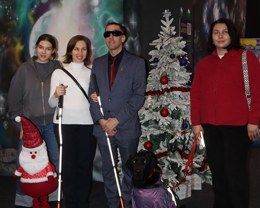 Сотрудники ЧООО ВОС протестировали инклюзивный проект Dreamland Park «Темнота» в центре Челябинска