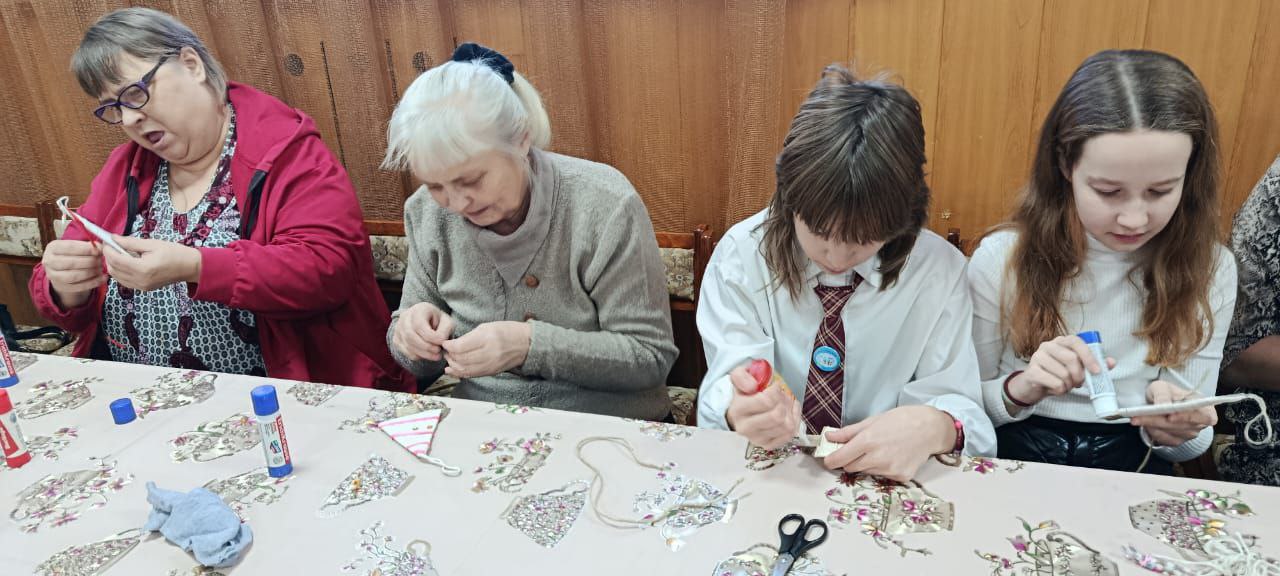 Мастер-класс «Новогодняя игрушка»: творчество, тепло и праздничное настроение