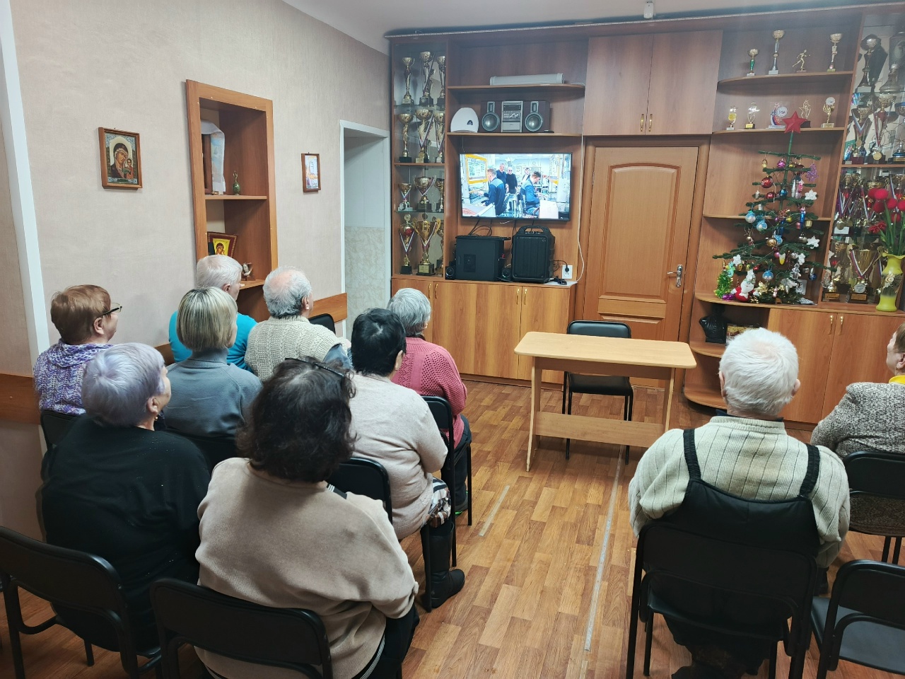 показ фильма в помещении златоустовской мо вос