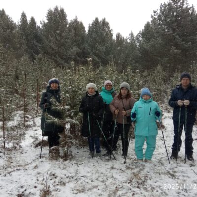 Полезные прогулки прогоняют плохое настроение: незрячие и слабовидящие верхнеуфалейцы продолжают заниматься скандинавской хотьбой