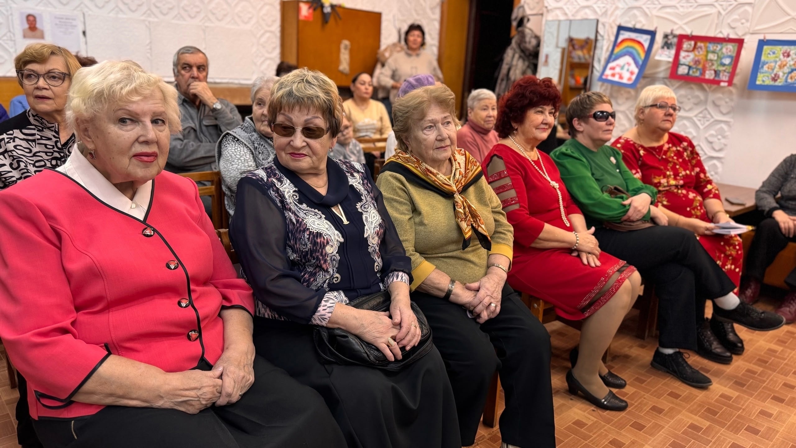 Добру откроются сердца: творческий концерт ко Дню инвалида прошёл в Озёрске