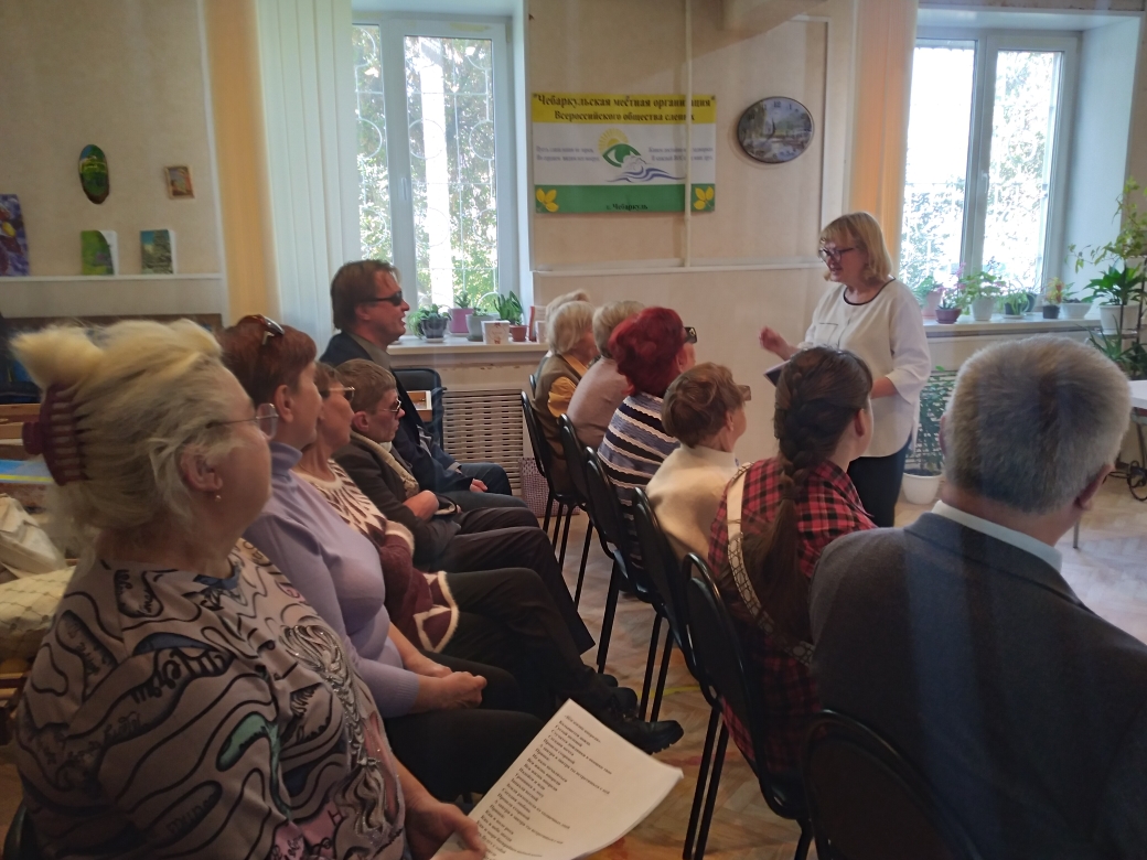 участники мероприятия внимательно слушают