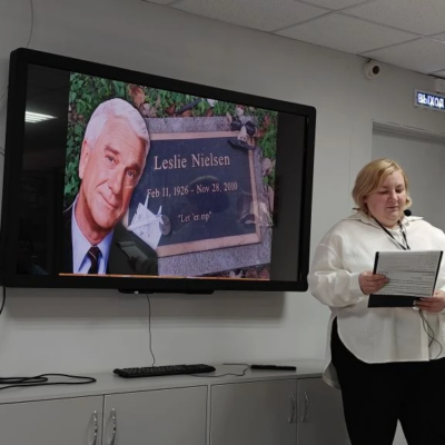 В Верхнем Уфалее прошло инклюзивное мероприятие к 100-летию Лесли Нильсена