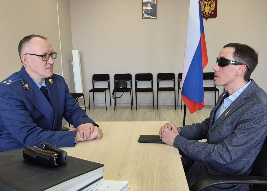 Прокурор центрального района челябинска и председатель чооо вос обсуждают решения и договариваются о сотрудничестве