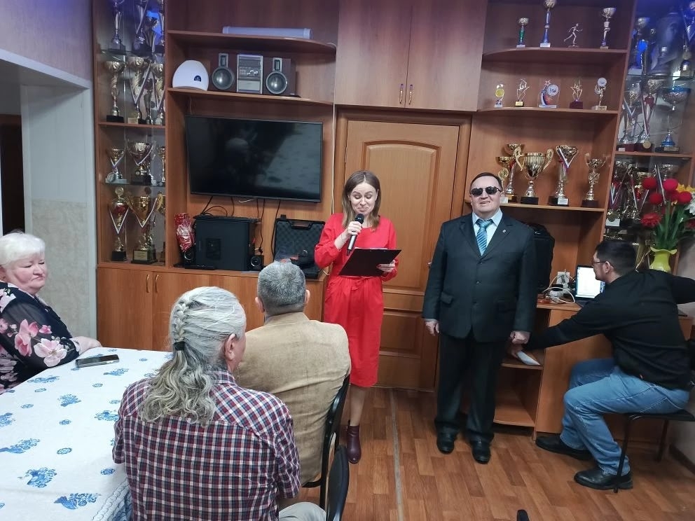 с приветственным словом выступает председатель златоустовской мо