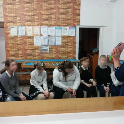 Гости из коррекционной школы познакомились с тифлотехническими средствами в Верхнеуфалейской МО ВОС