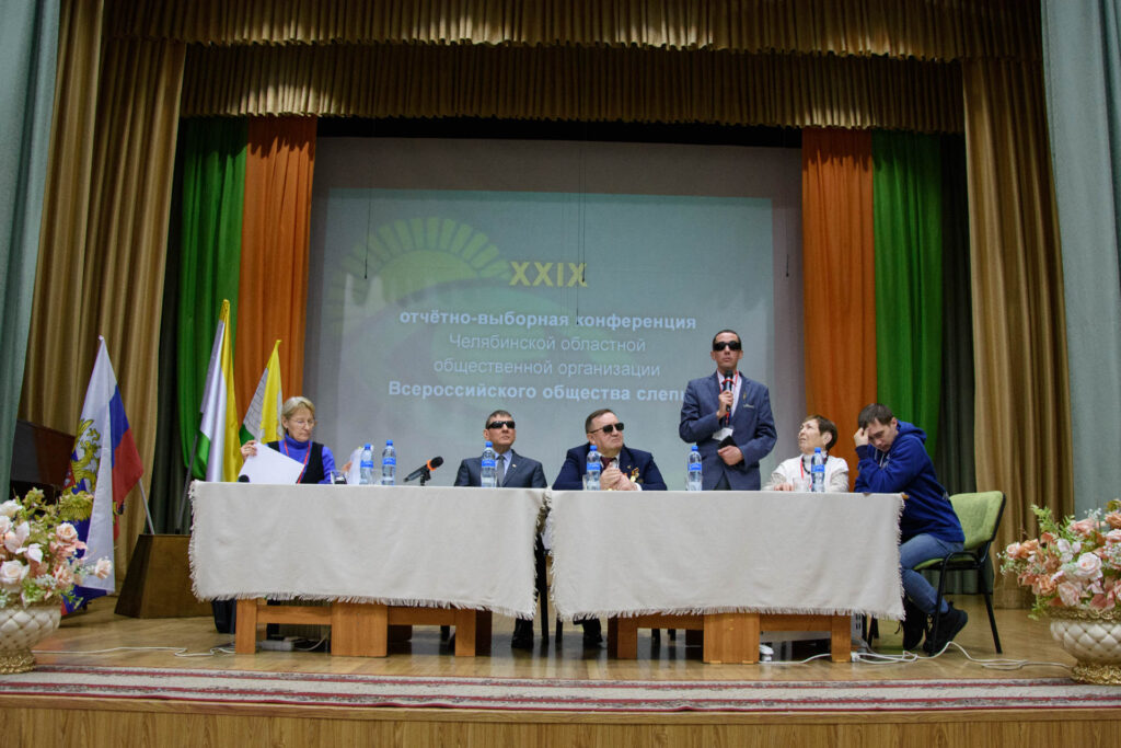 александр владимирович рожков открывает конференцию