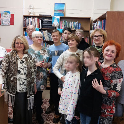 Волшебные строки для юных сердец: поэты Озёрска встретились с детьми в День работника культуры