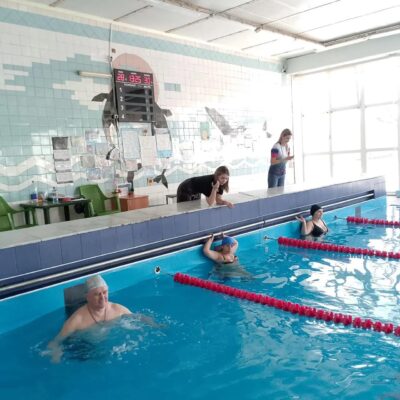 В Чебаркуле прошли соревнования по плаванию среди незрячих и слабовидящих