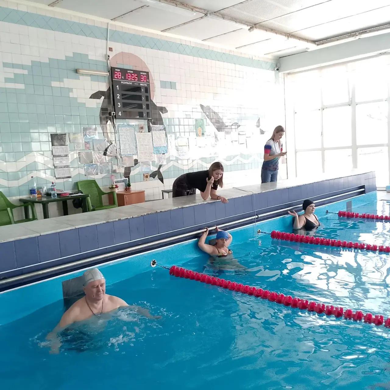В Чебаркуле прошли соревнования по плаванию среди незрячих и слабовидящих