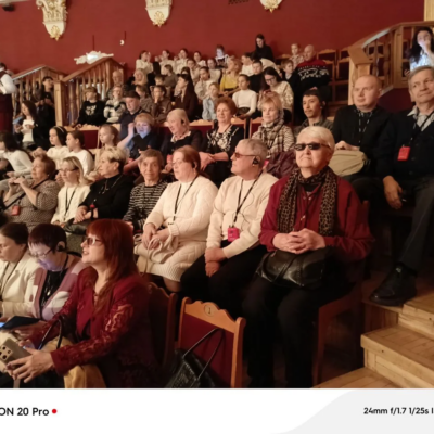 Волшебное путешествие в Страну чудес: члены Верхнеуфалейской МО ВОС посетили мюзикл в Челябинске