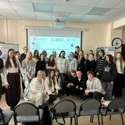 Волонтёров чемпионата «Абилимпикс» в Челябинске обучили работе с незрячими участниками