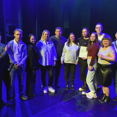 Доброта без границ: подопечные Златоустовской МО ВОС посетили стендап-концерт