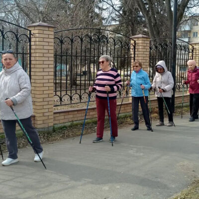 Скандинавская ходьба объединяет: в Чебаркуле незрячие осваивают активный образ жизни