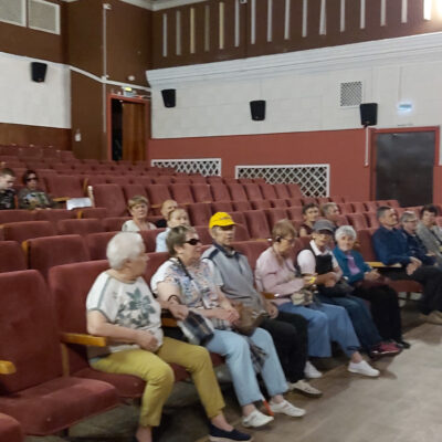 Патриотический фильм с тифлокомментированием посмотрели члены Озёрской МО ВОС