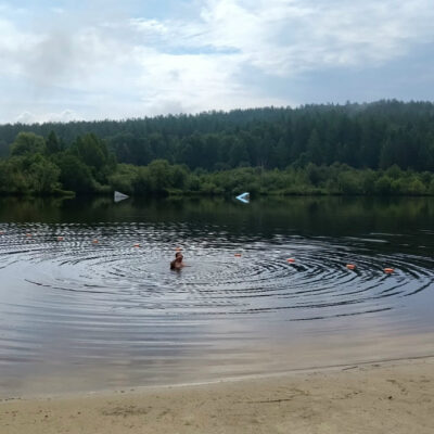 День семьи, любви и верности на берегу озера