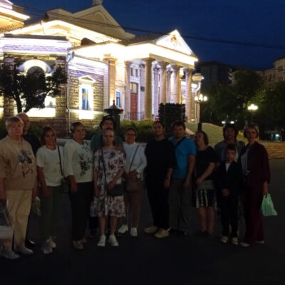Когда история говорит голосом: члены Златоустовской МО ВОС побывали на спектакле с тифлокомментированием