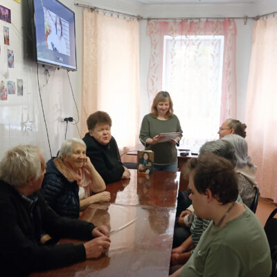 «Как здорово, что все мы здесь сегодня собрались»: в клубе «Забота» звучали песни Олега Митяева