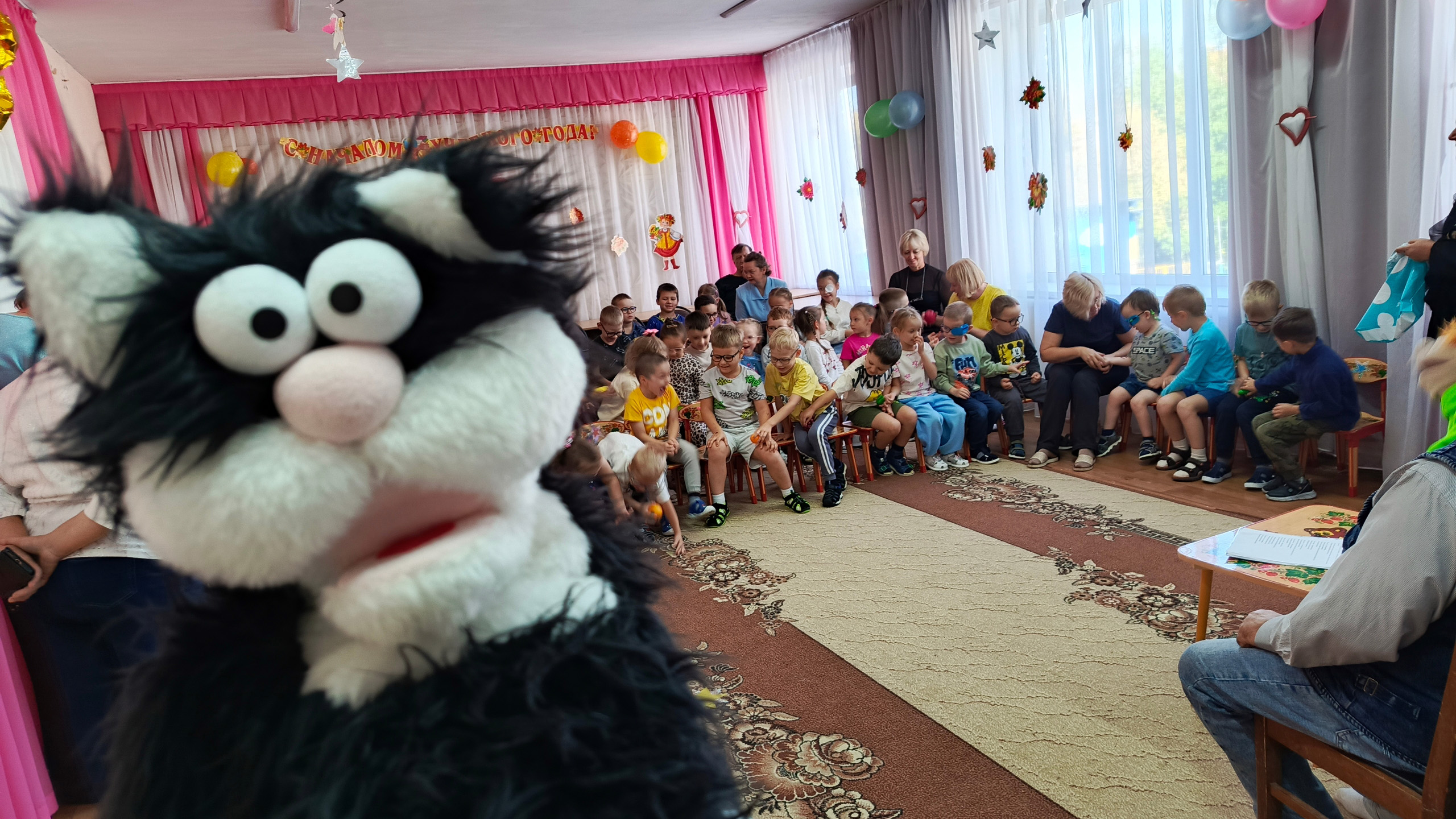 Сцена размером с детскую ладошку: кукольный театр Златоустовской МО ВОС выступил с новой программой