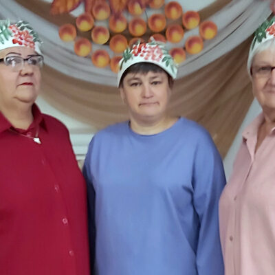 Тепло сердец: члены Озёрской МО ВОС поздравили ветеранов в клубах «Рябинушка» и «Надежда»