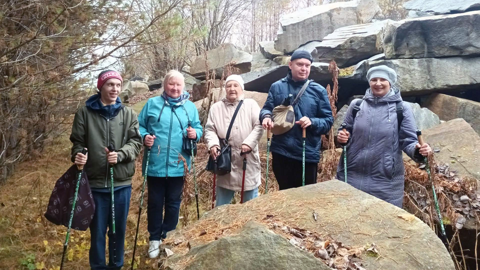 Осенняя прогулка Верхнеуфалейской МО ВОС: через гору, лес и к речке