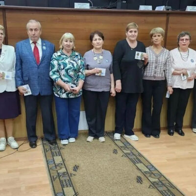Валентина Митрохина и Сергей Мельников награждены медалями за волонтёрскую работу